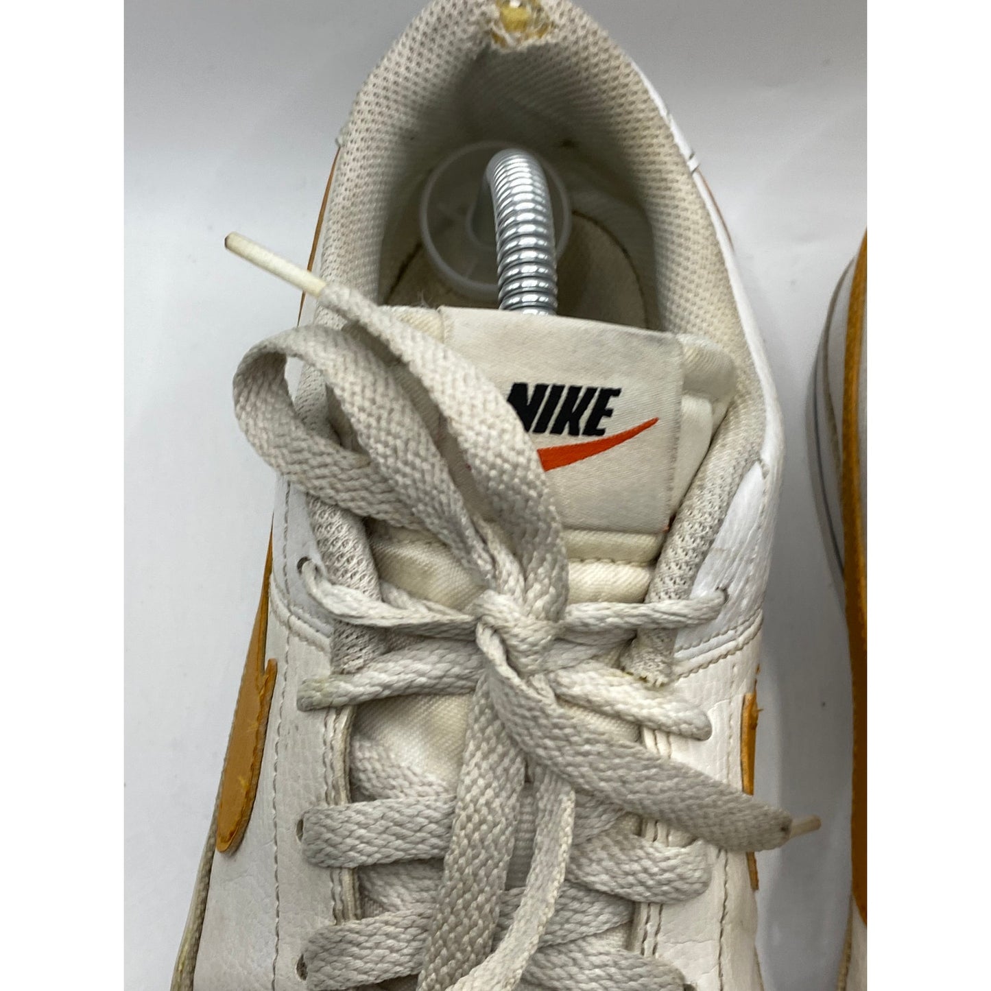 NIKE Men's Distressed White Leather Court Legacy Round-Toe Lace-Up Sneakers SZ11