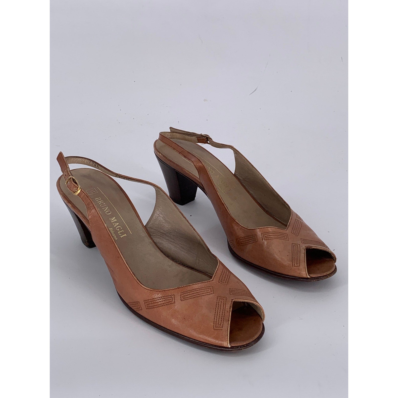BRUNO MAGLI Women's Vintage Brown Leather AA Peep-Toe Slingback Pumps SZ 9