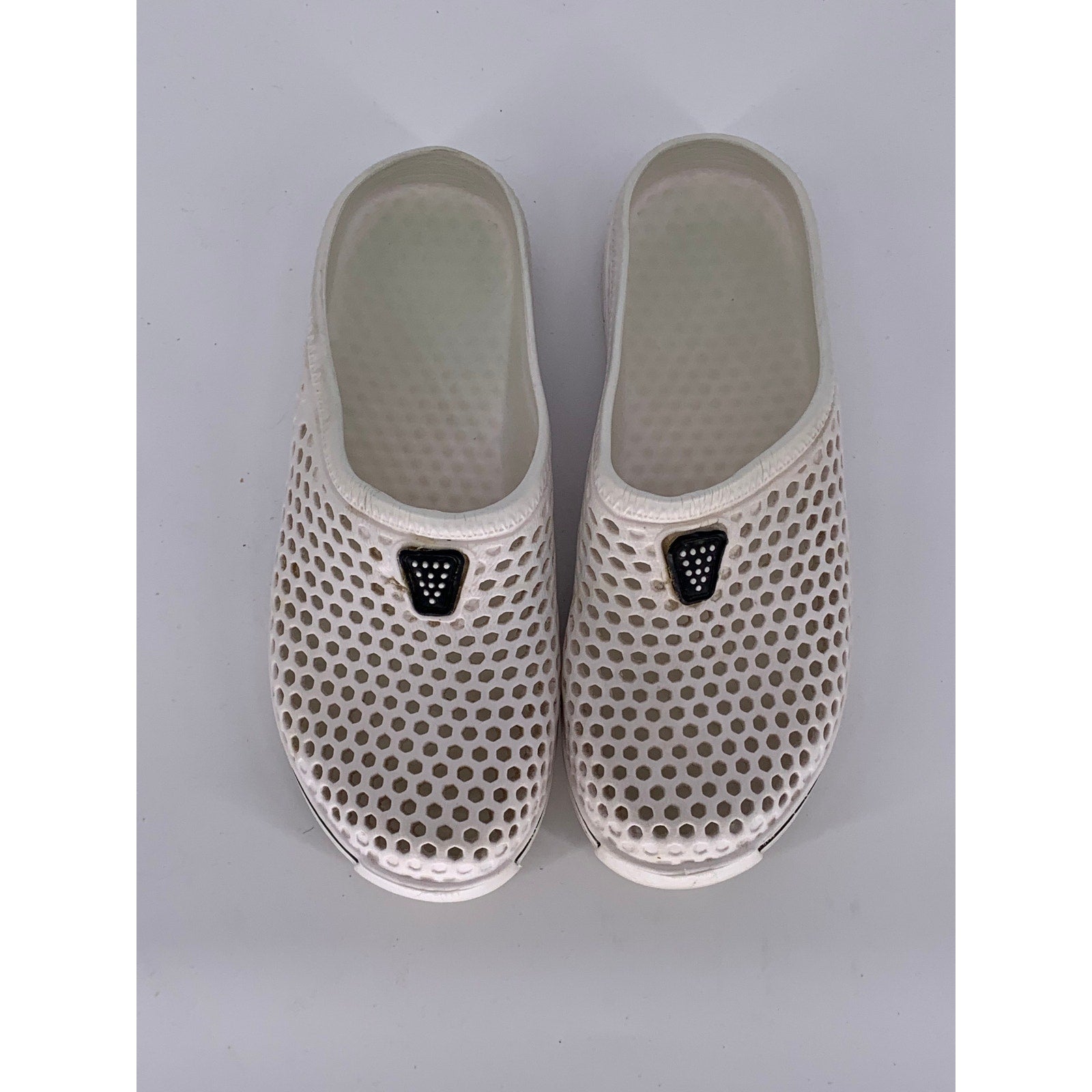UNBRANDED Women's White Slip-On Perforated Swim Shoes SZ 7