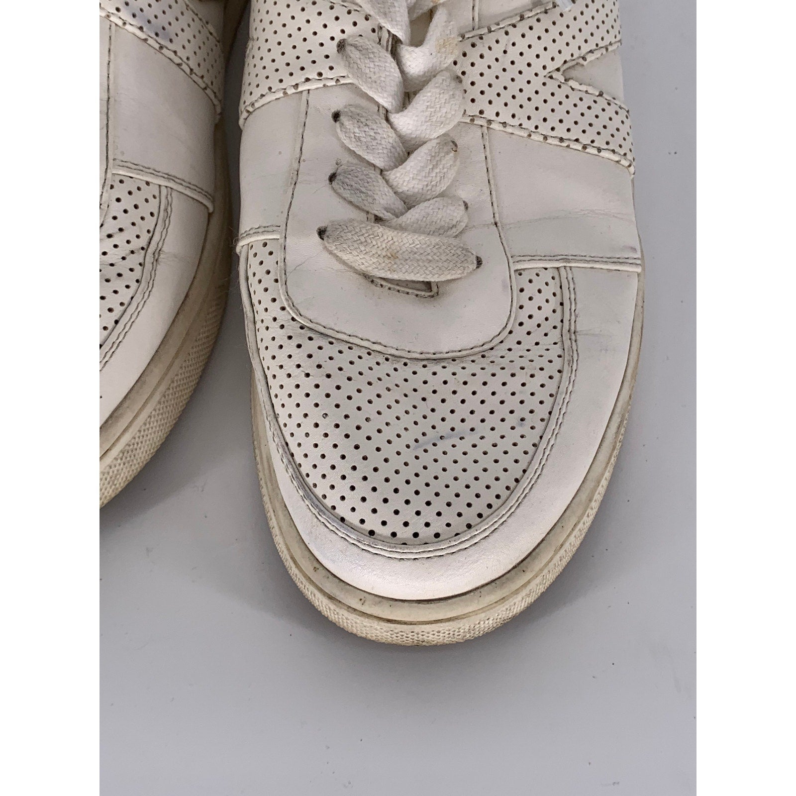 MIA Women's White Perforated Kellan Lace-Up Round-Toe Casual Sneakers SZ 6