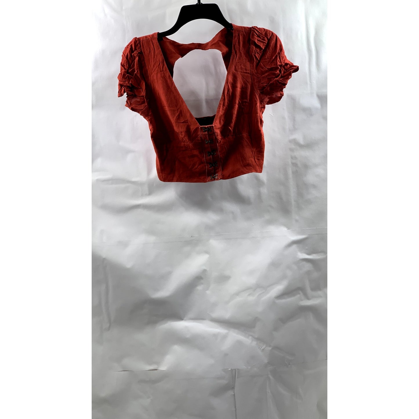 FOREVER 21 Women's Red V-Neck Hook & Loop Short Sleeve Crop Top SZ M