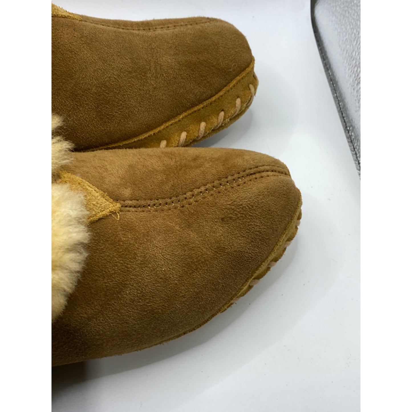 L.L. BEAN Women's Tan Wicked Good Moccasin Suede Shearling Slippers SZ 8