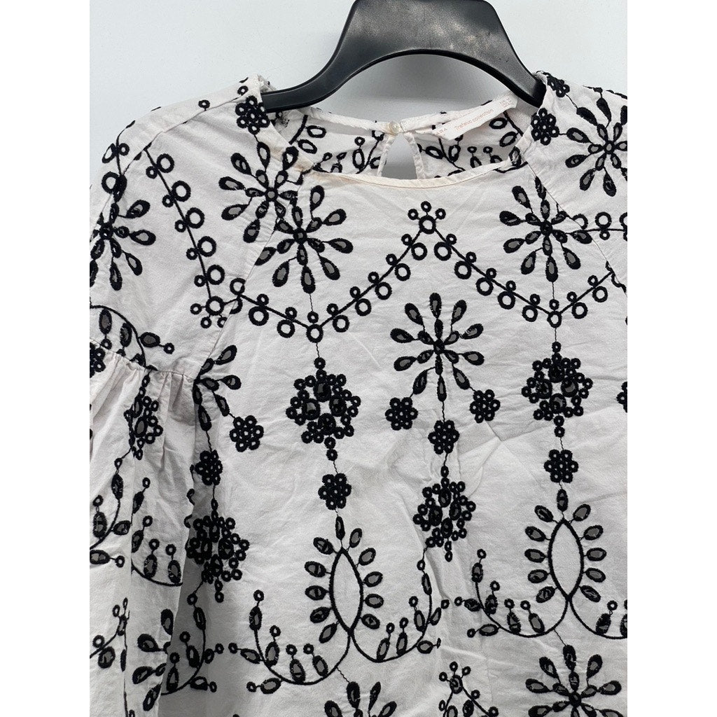 ZARA TRAFALUC Women's White-Black Embroidered Floral Short Sleeve Top SZ M