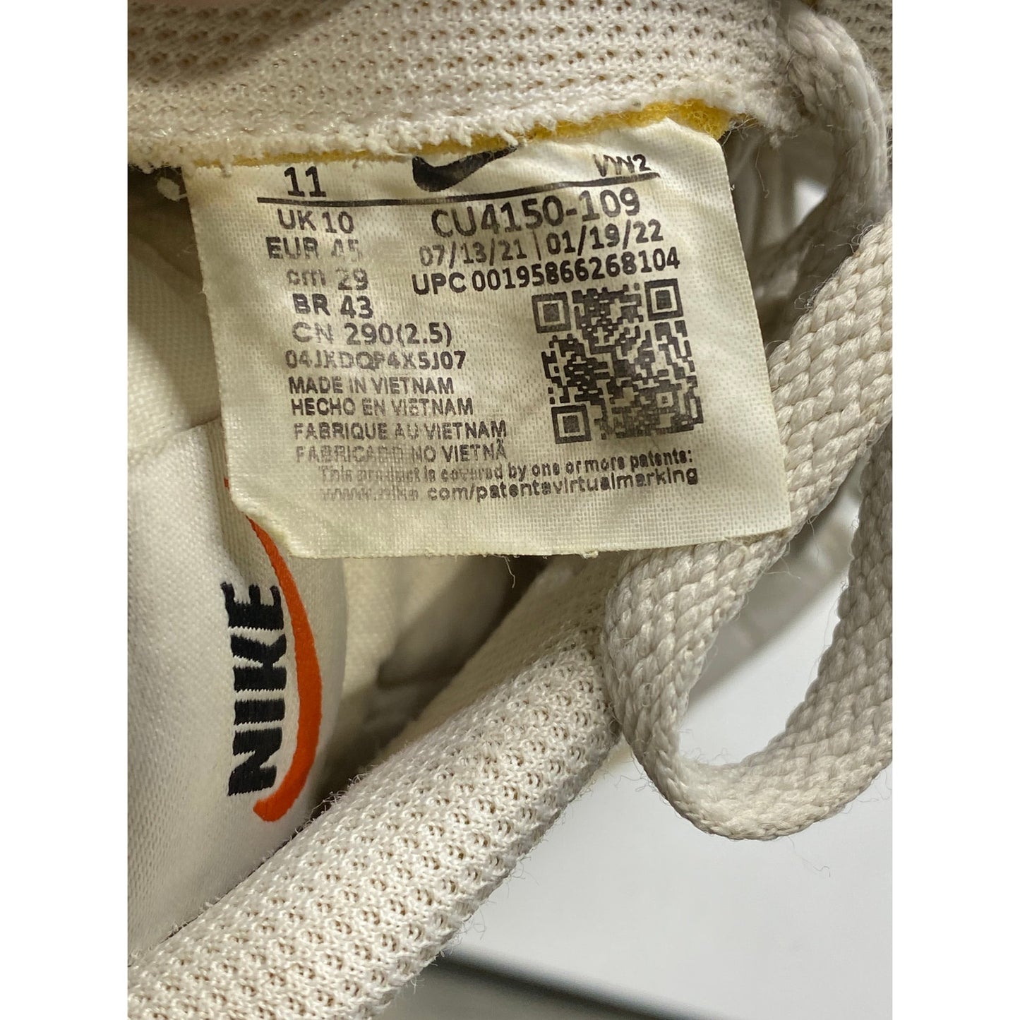 NIKE Men's Distressed White Leather Court Legacy Round-Toe Lace-Up Sneakers SZ11