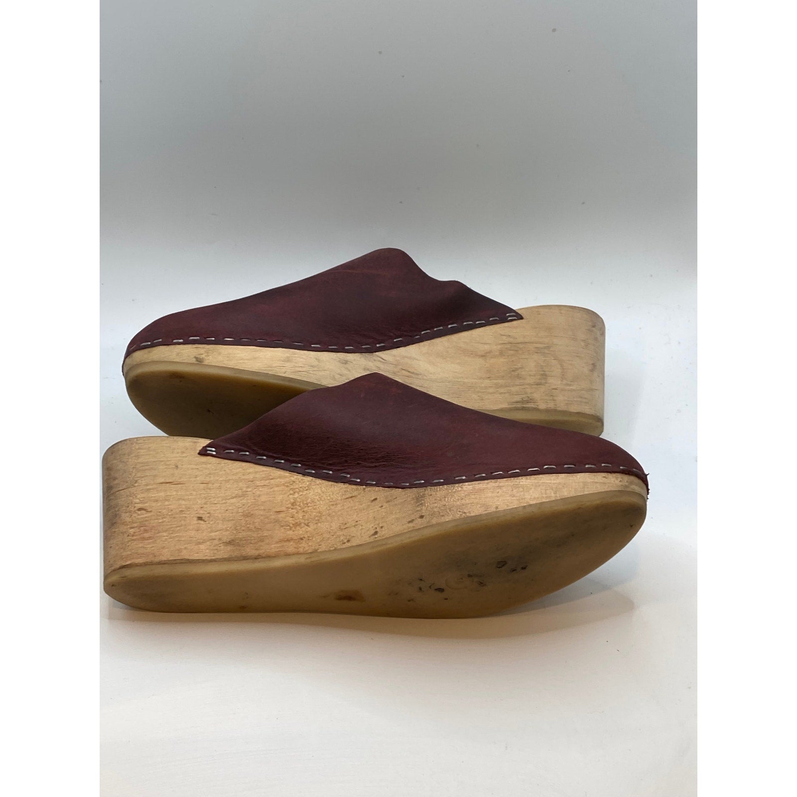 NINA Z Women's Maroon Leather Round Closed Toe Slip-On Wooden Wedge Clog SZ 9