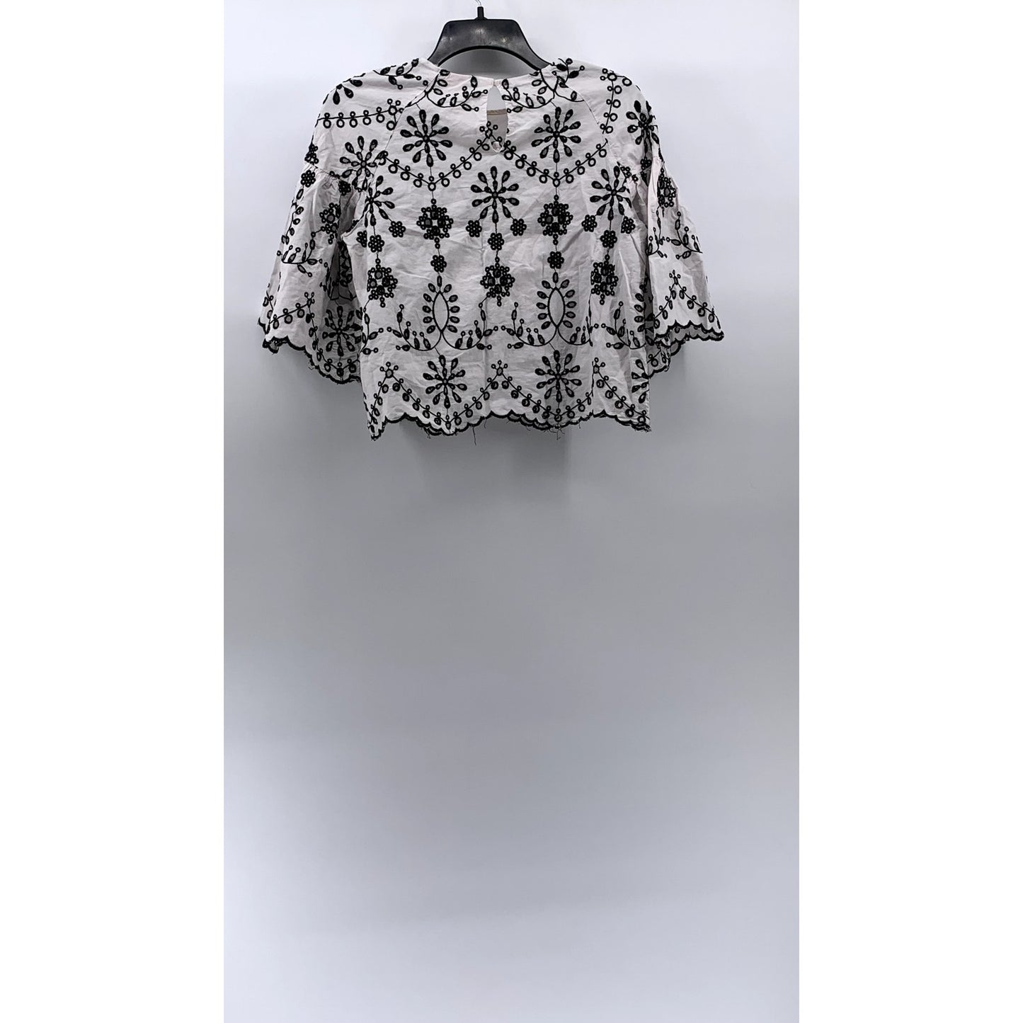 ZARA TRAFALUC Women's White-Black Embroidered Floral Short Sleeve Top SZ M