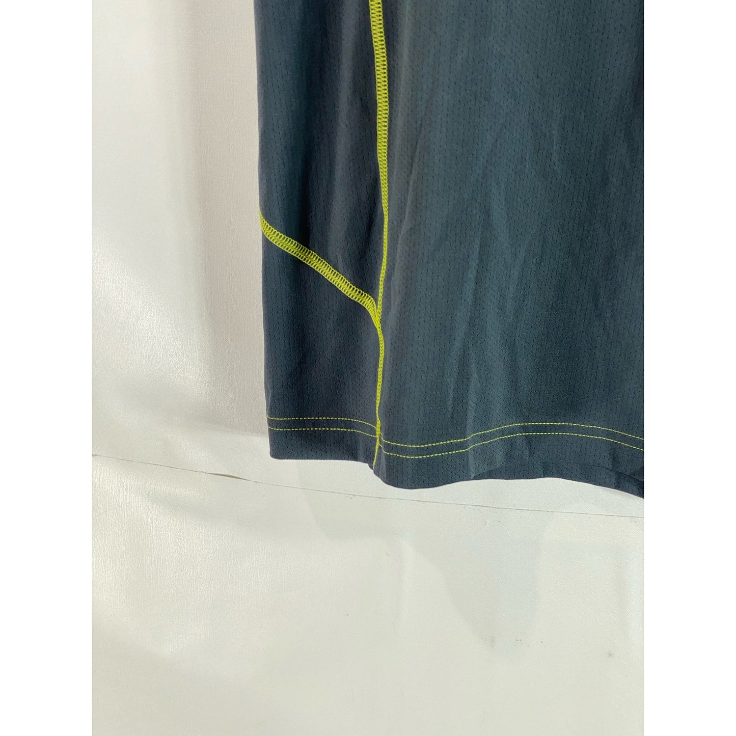 UNDER ARMOUR Men's Gray Perforated Fitted Crewneck Short Sleeve T-Shirt SZ S