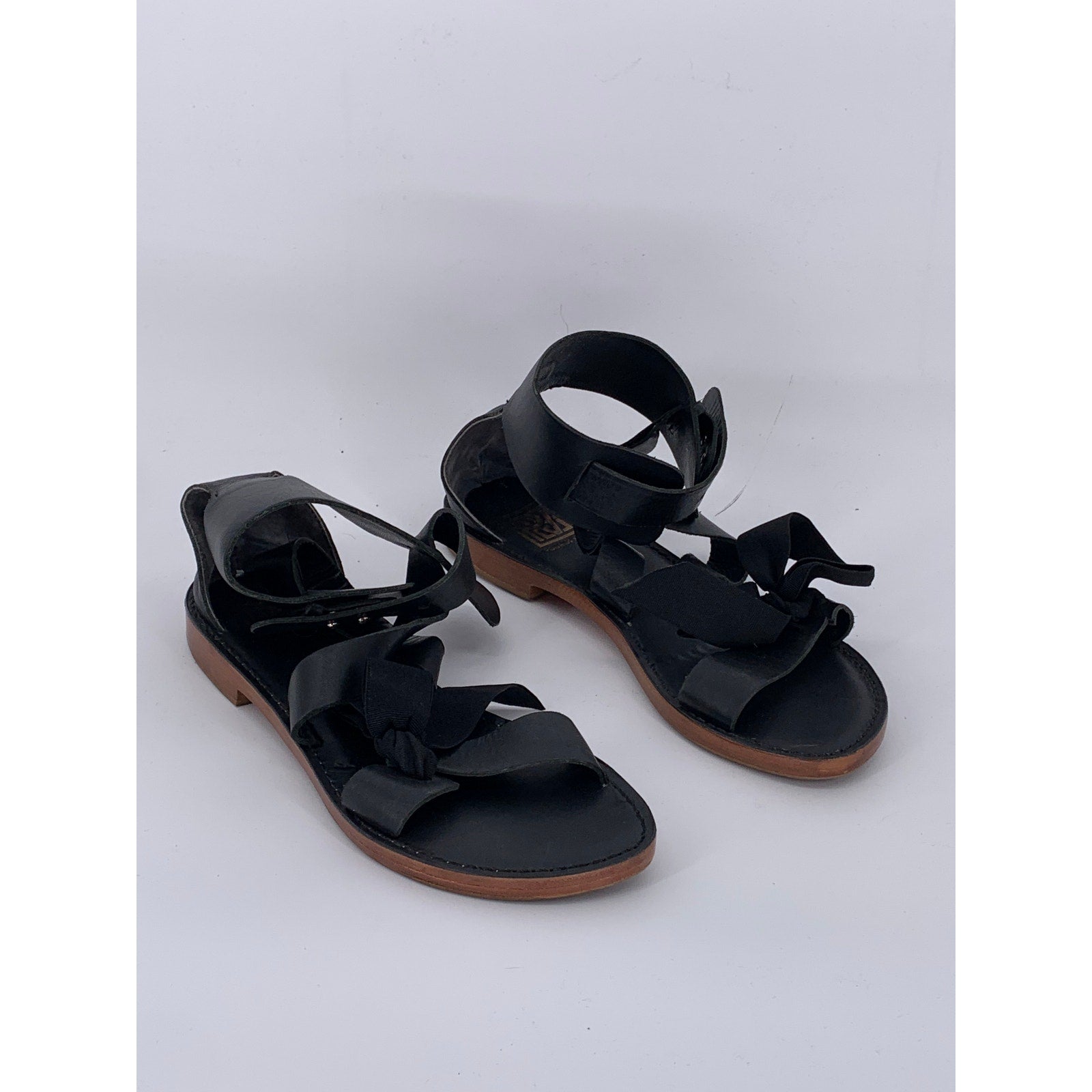 POUR & VICTOIRE Women's Black Leather Round Open-Toe Strappy Sandals SZ 7