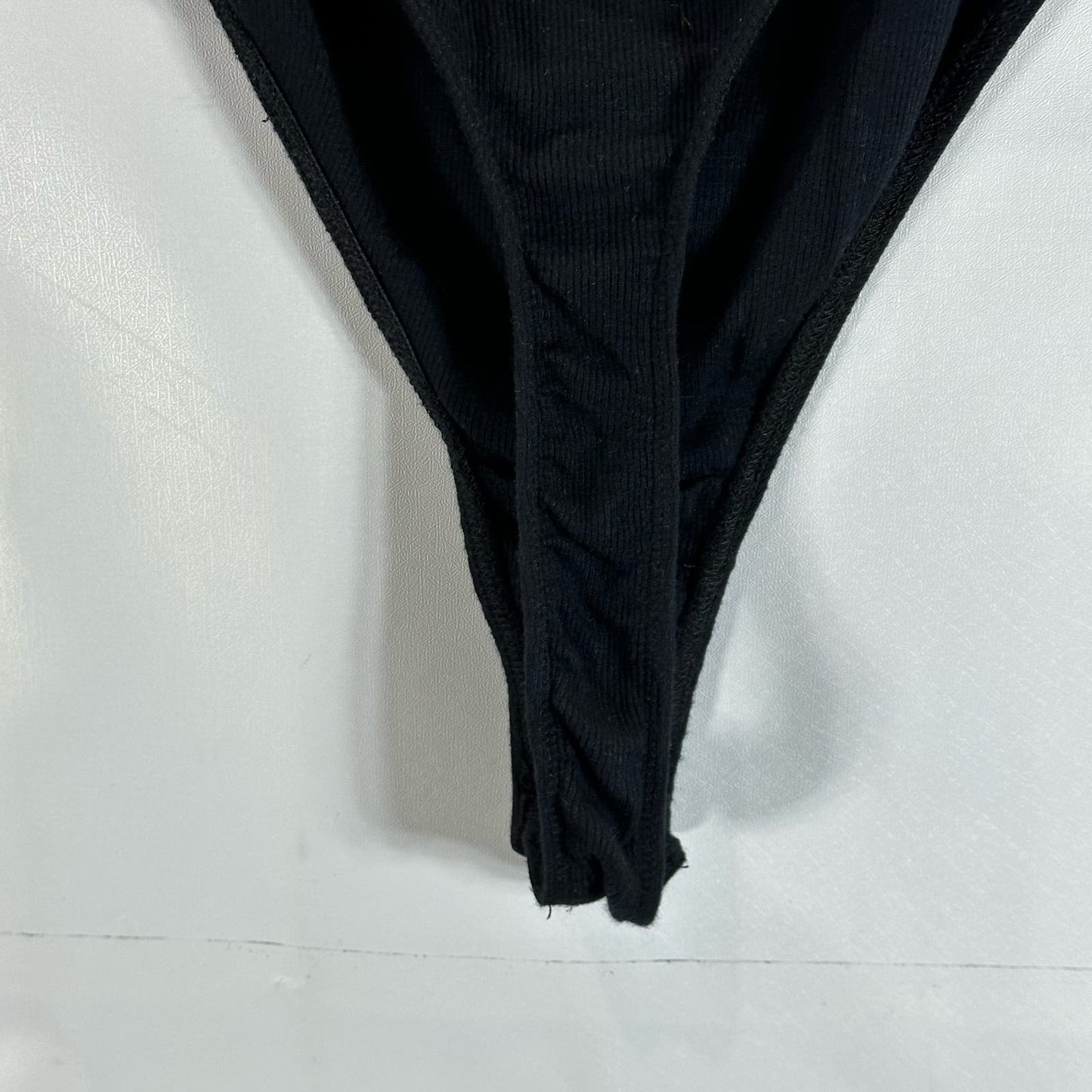 THE RANGE Women's Black Dynamic Rib Tilted Thong Bodysuit SZ M