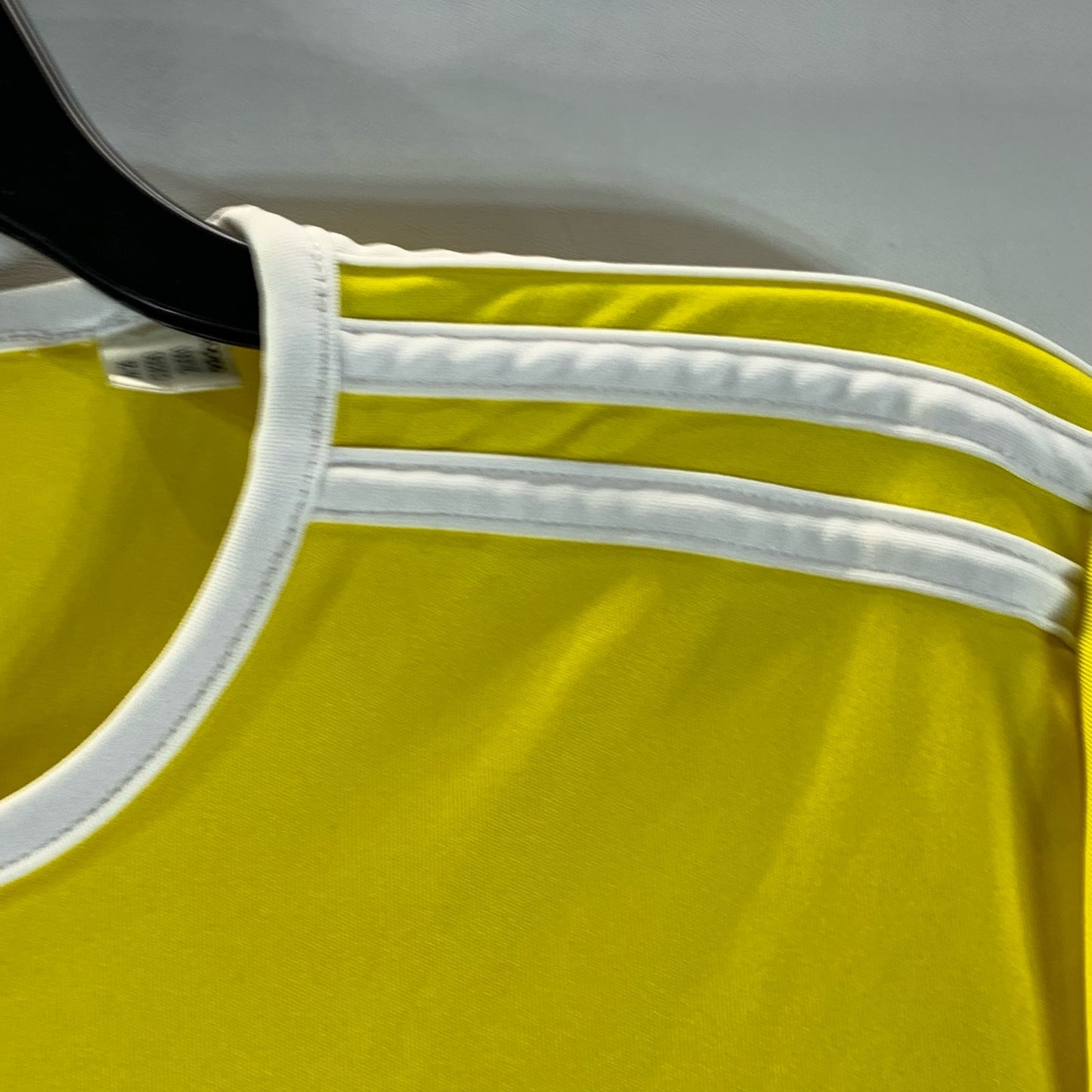 ADIDAS Men's Yellow 3-Stripe Aeroready Crewneck Entrada 18 Soccer Jersey SZ S