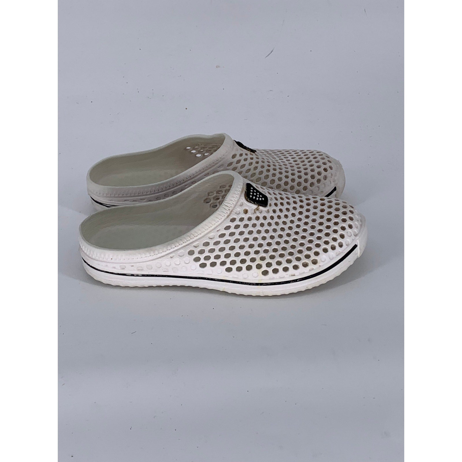 UNBRANDED Women's White Slip-On Perforated Swim Shoes SZ 7