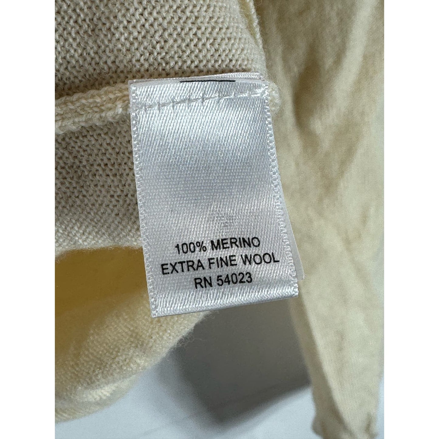 BANANA REPUBLIC Men's Cream V-Neck Extra Fine Merino Wool Pullover Sweater SZ M