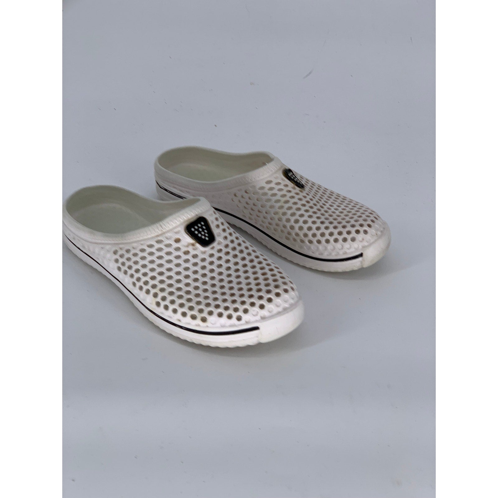 UNBRANDED Women's White Slip-On Perforated Swim Shoes SZ 7