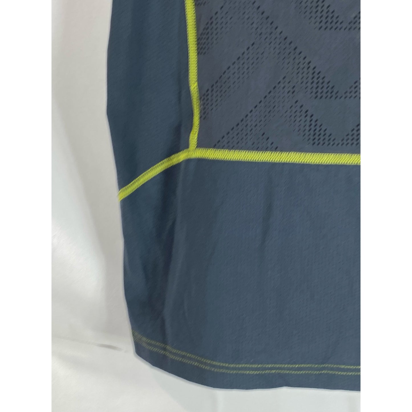 UNDER ARMOUR Men's Gray Perforated Fitted Crewneck Short Sleeve T-Shirt SZ S