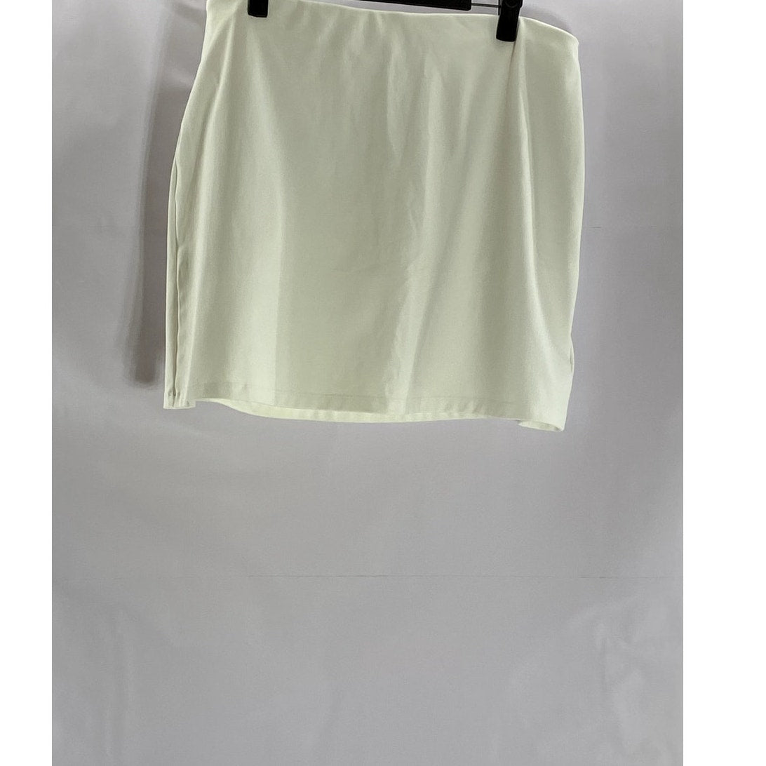 Gap Women's Optic White GapFit Breathable Compression Pull-On Exercise Skort SZL