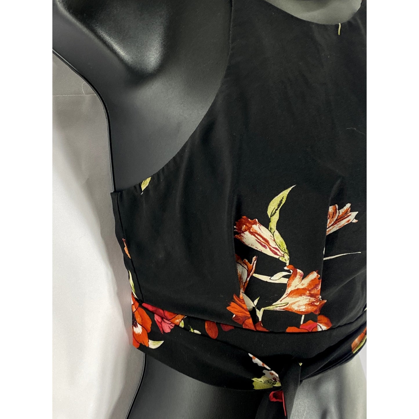 SOPRANO Women’s Black Floral Halter Cross-Back Crop Top SZ XS