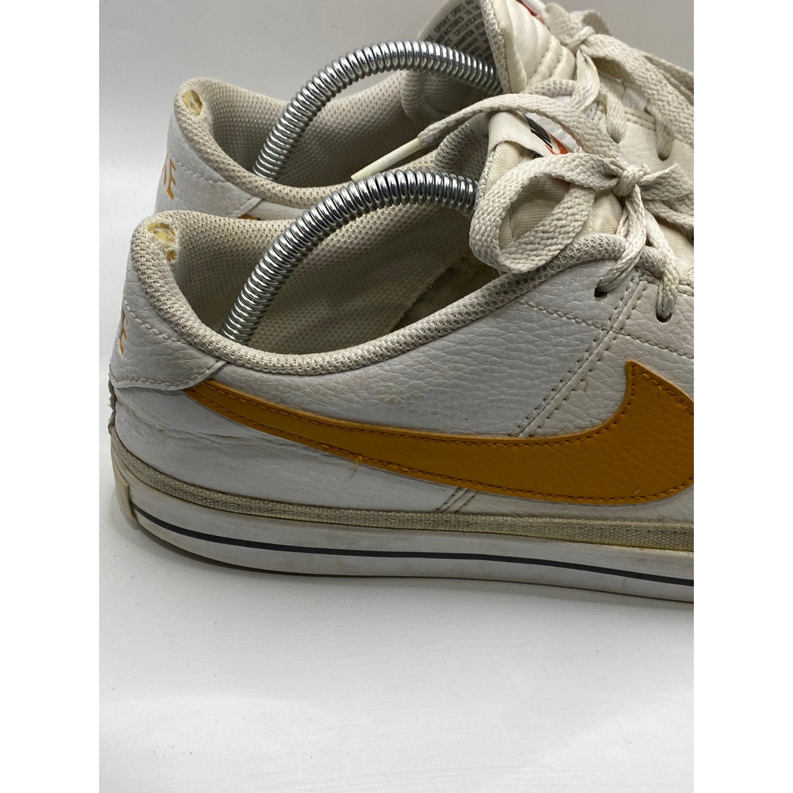 NIKE Men's Distressed White Leather Court Legacy Round-Toe Lace-Up Sneakers SZ11