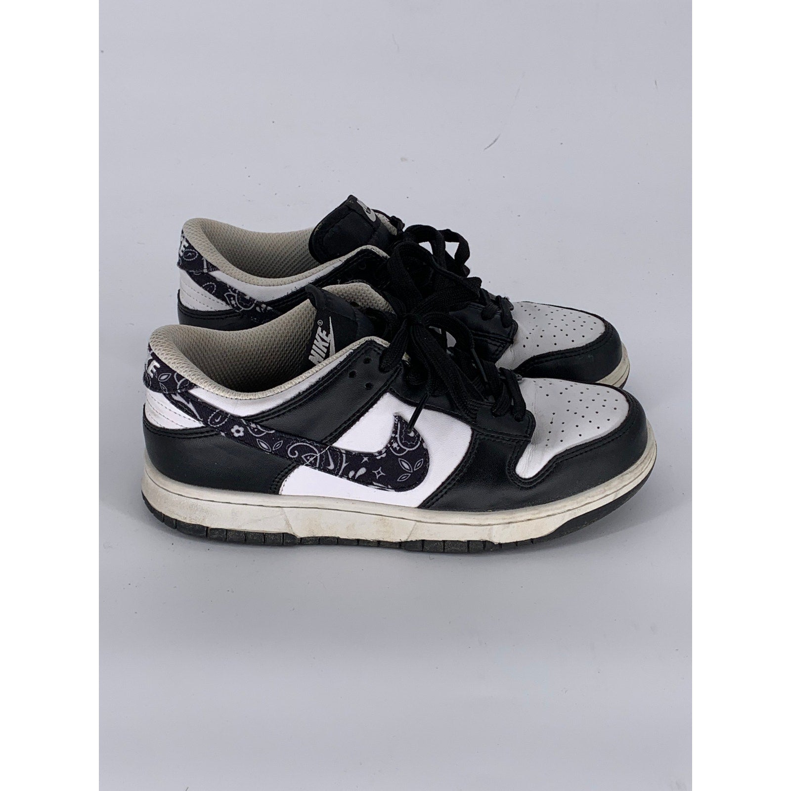 NIKE Women's Black-White Paisley Low Top Dunk Lace-Up Sneakers SZ 8