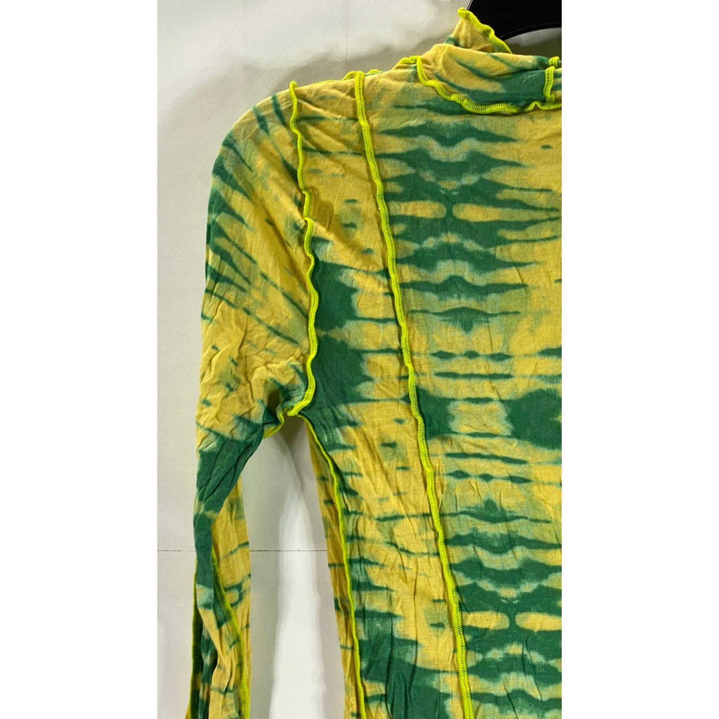 Aritzia WILFRED FREE Women's Green/Yellow Orbit Tie-Dye Print Turtleneck Top SZM