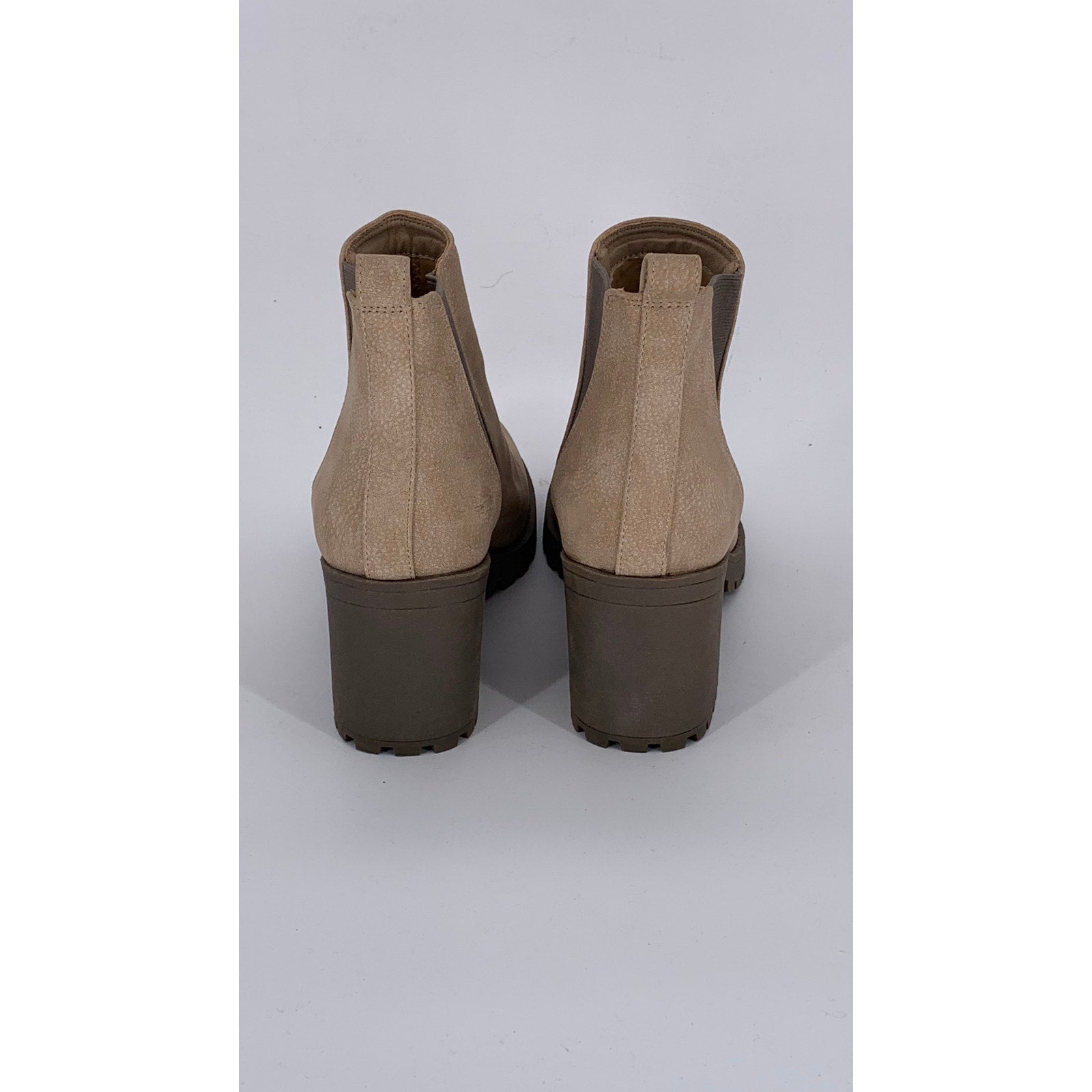 DIRTY LAUNDRY Women's Tan Slip-On Block-Heel Lita Chelsea Boots SZ 6.5