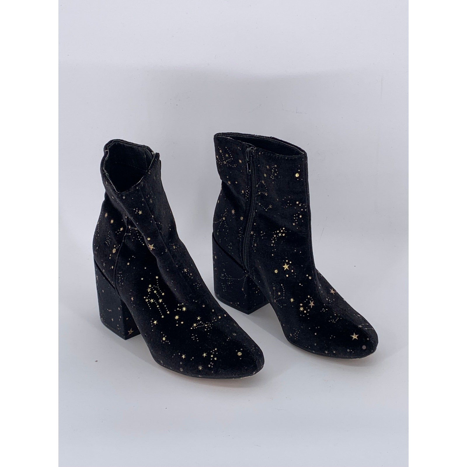 URBAN OUTFITTERS Women's Black-Gold Star Galaxy Faux Suede Ankle Booties SZ 6
