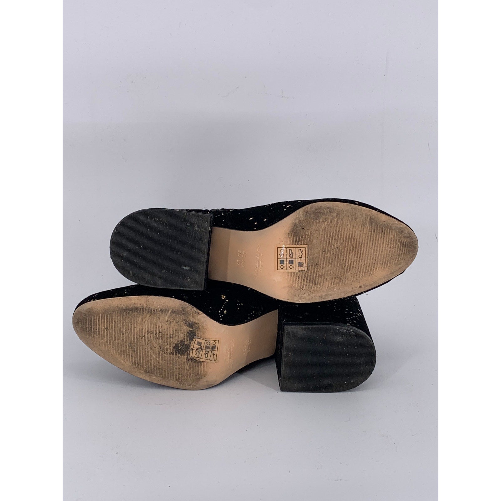 URBAN OUTFITTERS Women's Black-Gold Star Galaxy Faux Suede Ankle Booties SZ 6