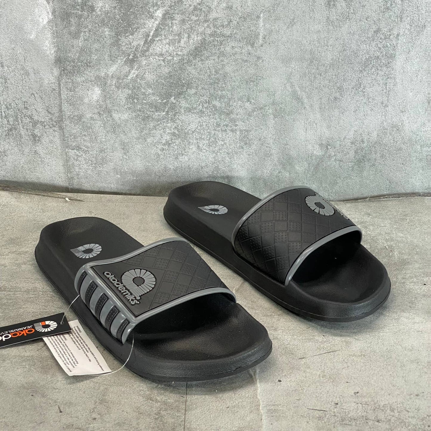 AKADEMIKS Men's Black Faux-Leather Comfort Side Stripe Slide Sandals SZ 9