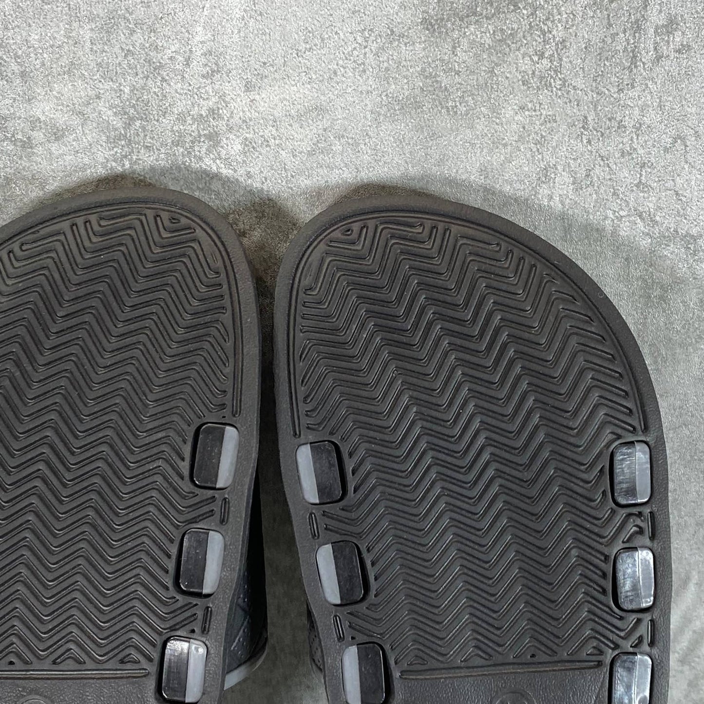 AKADEMIKS Men's Black Faux-Leather Comfort Side Stripe Slide Sandals SZ 9