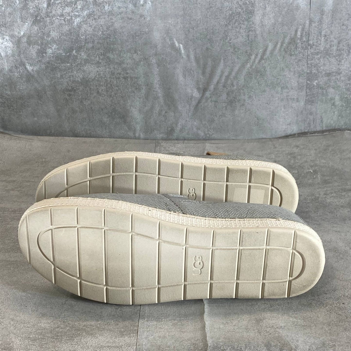 UGG Women's Cobble Luciah Twin-Gore Round-Toe Slip-On Sneakers SZ 8