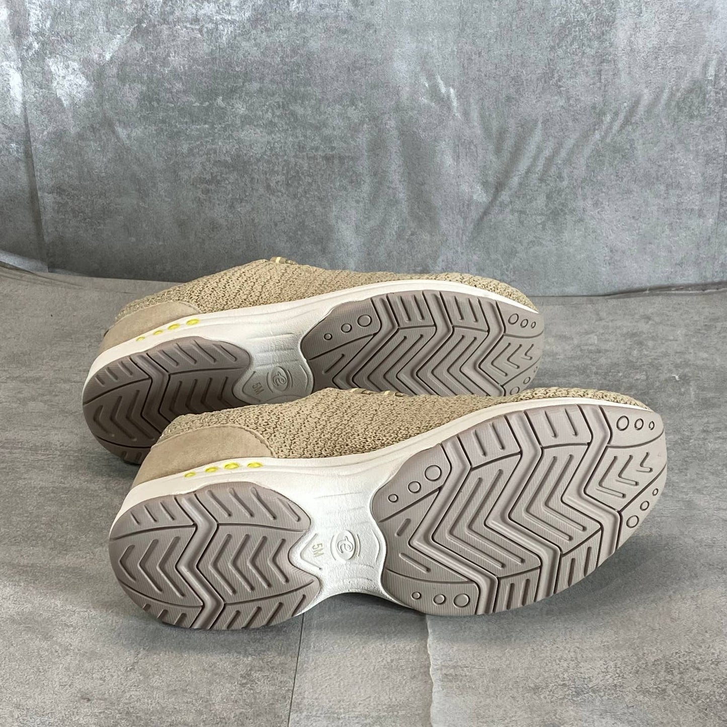 EASY SPIRIT Women's Beige Tareh Breathable Slip-On Sneakers SZ 5