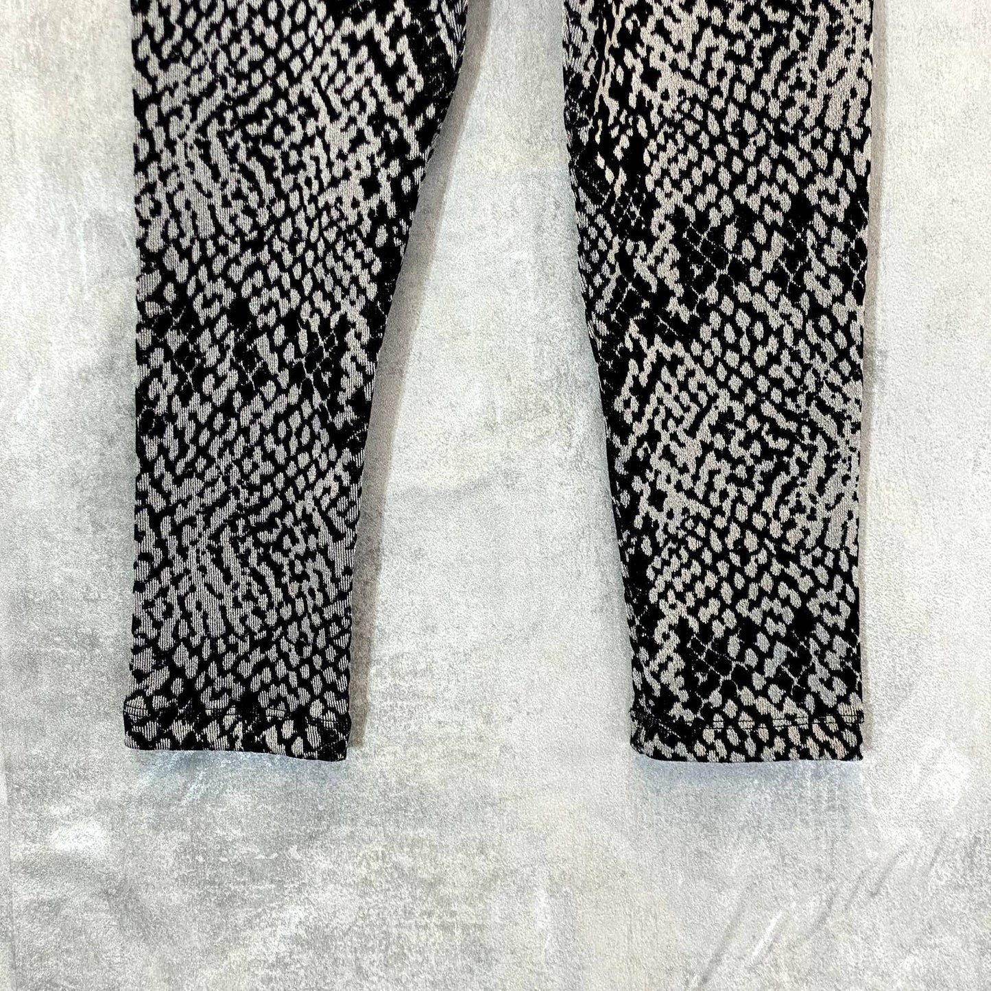 NUX Women's Black-White Snake Print Vesper Pull-On Capri Leggings SZ S