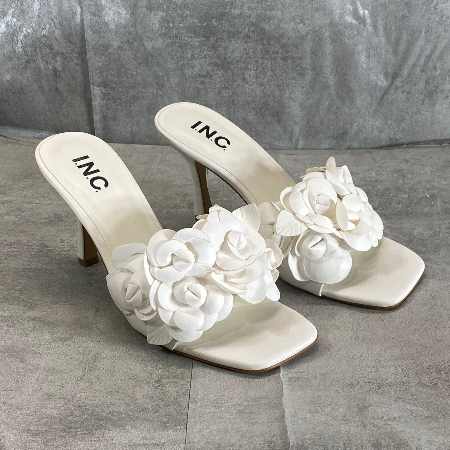 INC INTERNATIONAL CONCEPTS Women's White Weslyn Flower-Trim Slide Sandals SZ 8