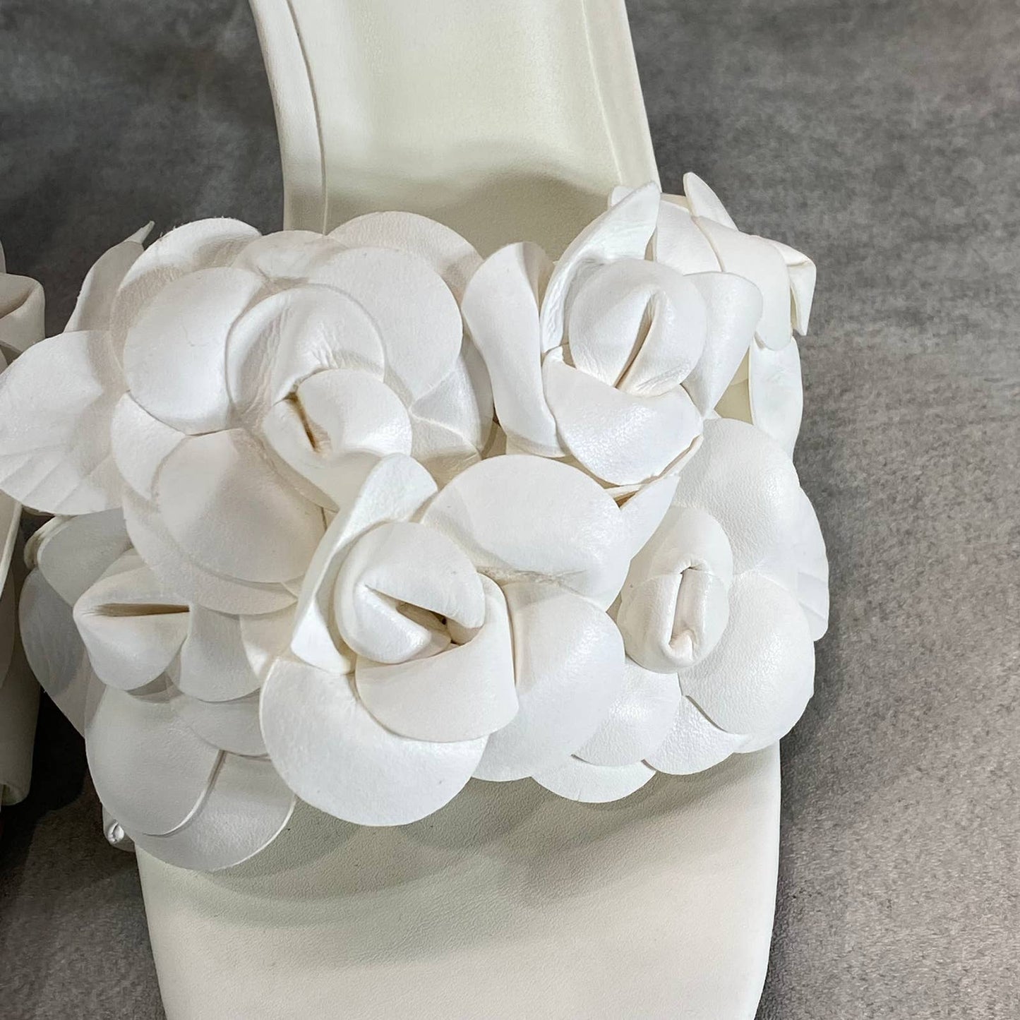 INC INTERNATIONAL CONCEPTS Women's White Weslyn Flower-Trim Slide Sandals SZ 8