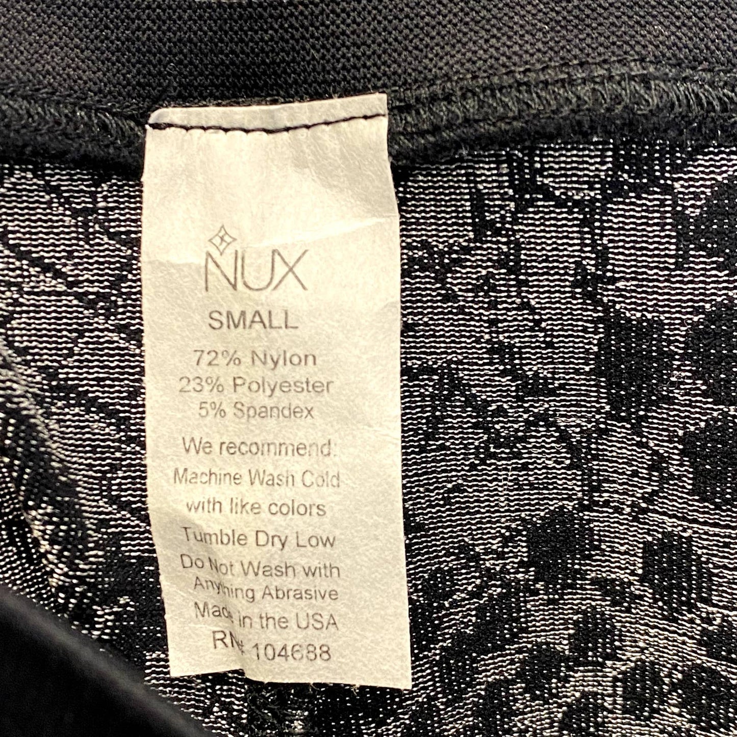 NUX Women's Black-White Snake Print Vesper Pull-On Capri Leggings SZ S