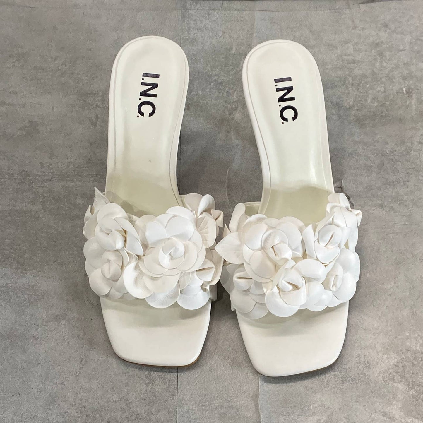 INC INTERNATIONAL CONCEPTS Women's White Weslyn Flower-Trim Slide Sandals SZ 8