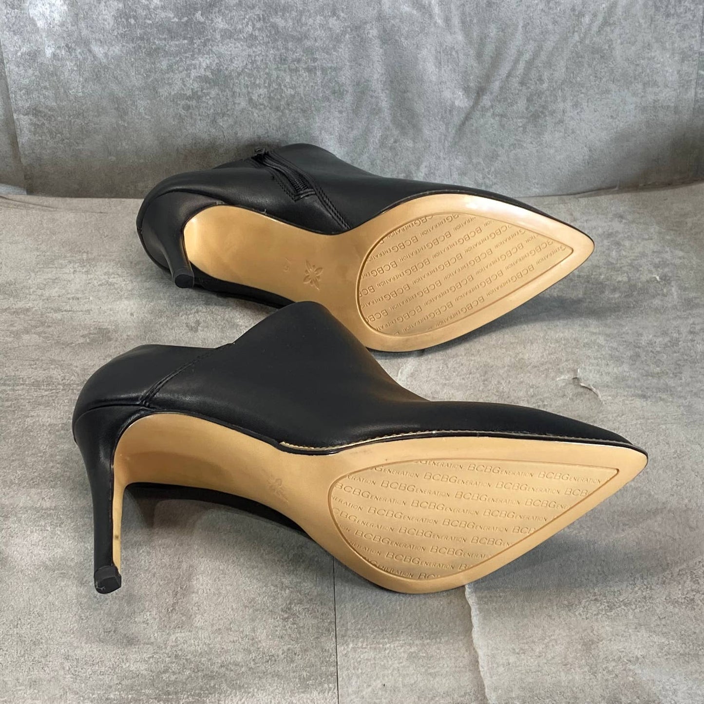 BCBGENERATION Women's Black Faux Leather Hadix Pointed-Toe Stiletto Bootie SZ7.5
