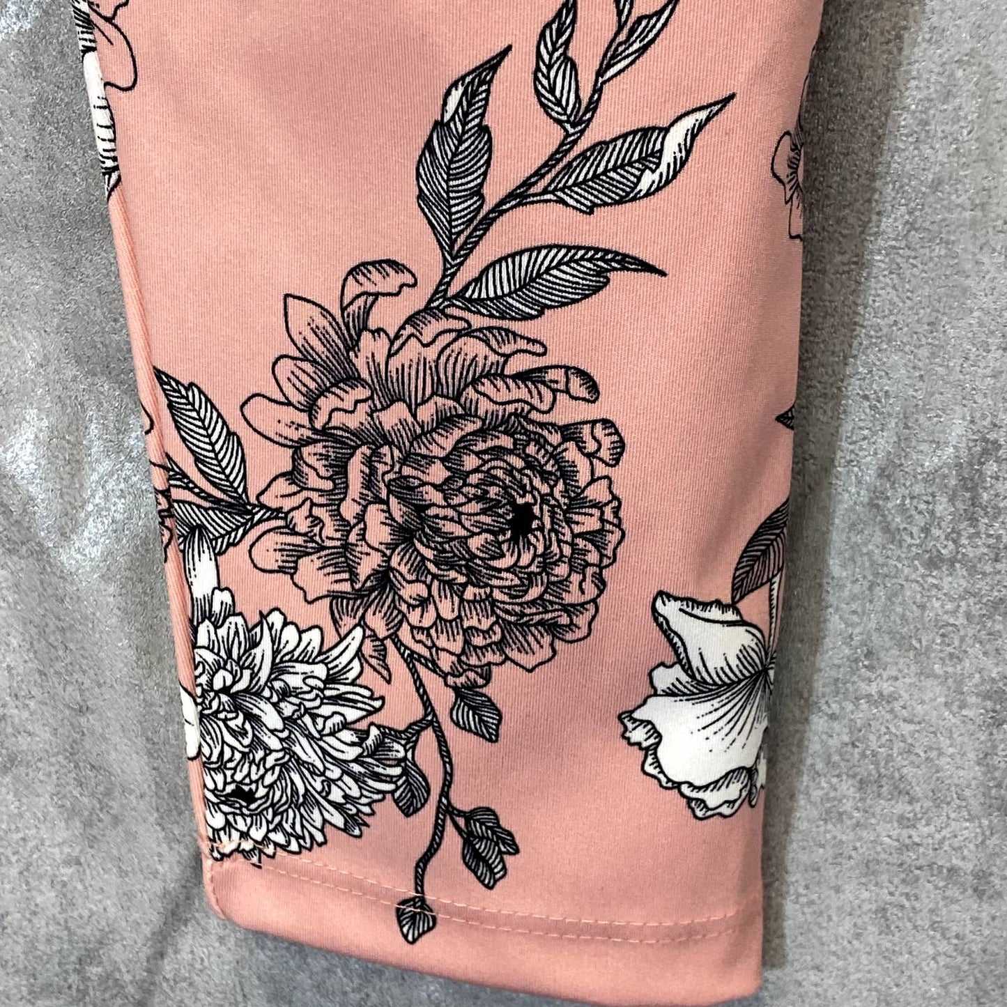 KAY UNGER Women's Pretty Peony Peach Floral Print High-Rise Capri Leggings SZ M