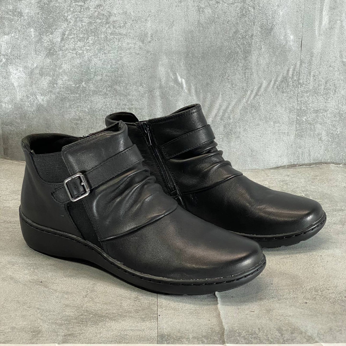 CLARKS COLLECTION Women's Black Leather Cora Ruched Ankle Boots SZ 10