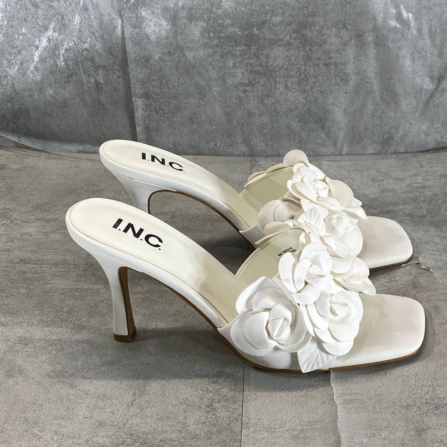 INC INTERNATIONAL CONCEPTS Women's White Weslyn Flower-Trim Slide Sandals SZ 8