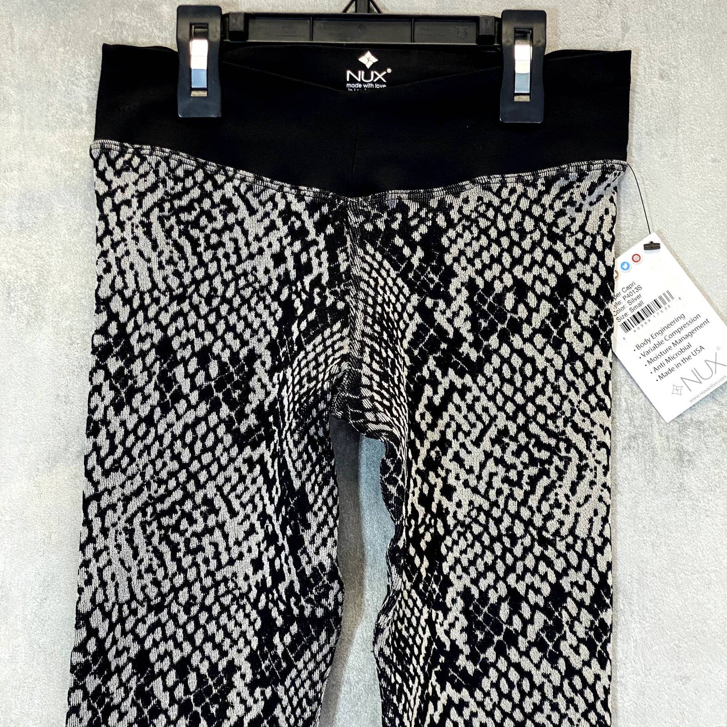 NUX Women's Black-White Snake Print Vesper Pull-On Capri Leggings SZ S