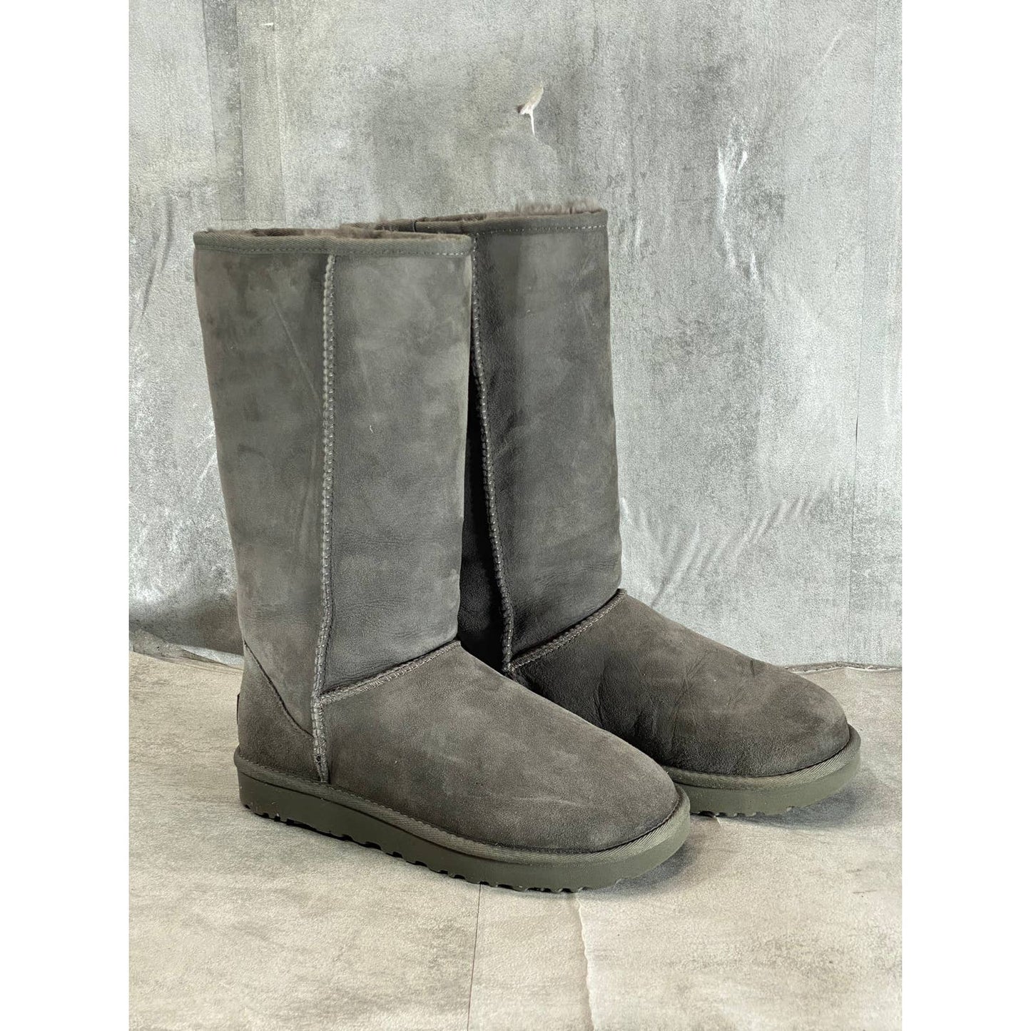 UGG Women's Grey Suede Classic II Tall Round-Toe Pull-On Boots SZ 8