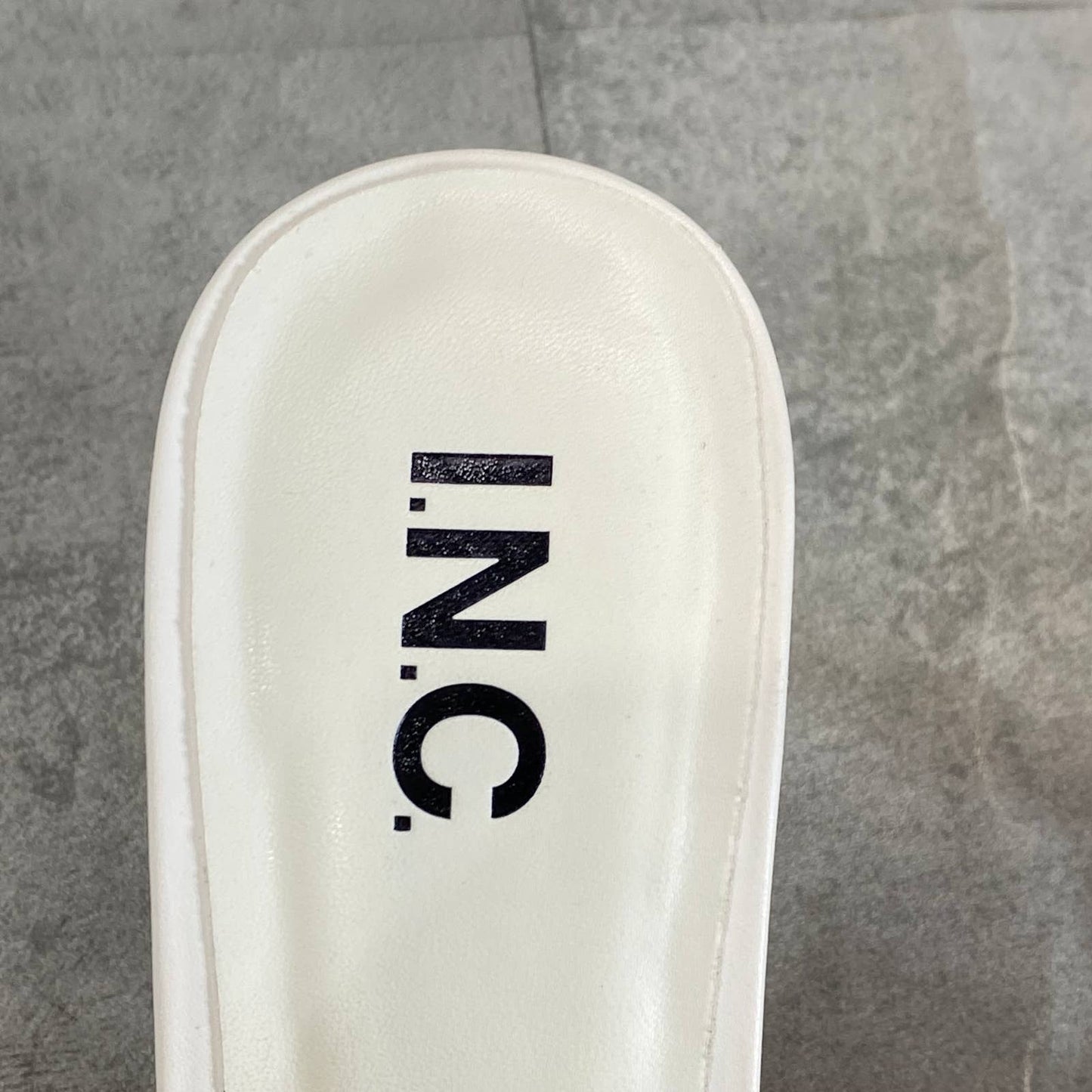 INC INTERNATIONAL CONCEPTS Women's White Weslyn Flower-Trim Slide Sandals SZ 8