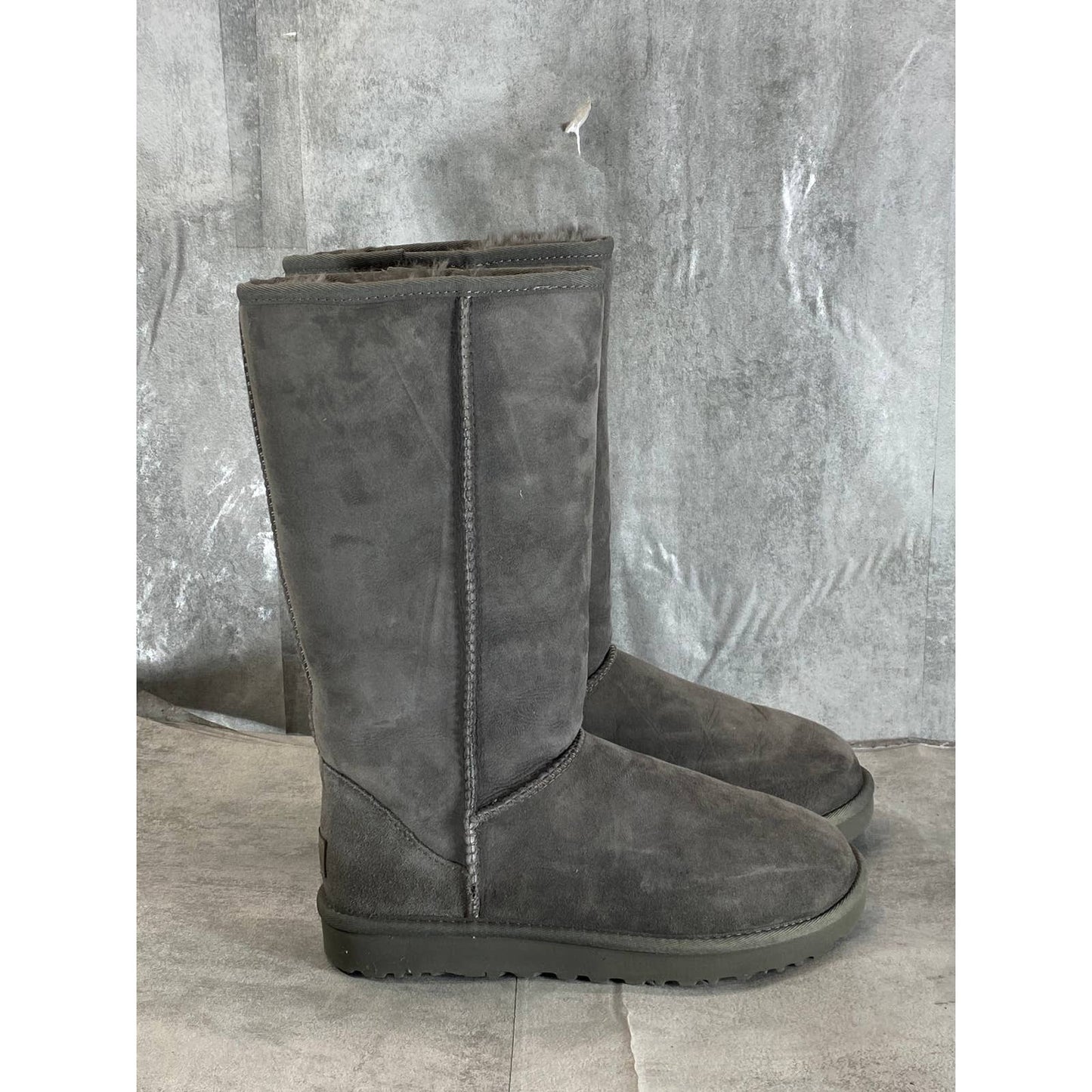UGG Women's Grey Suede Classic II Tall Round-Toe Pull-On Boots SZ 8