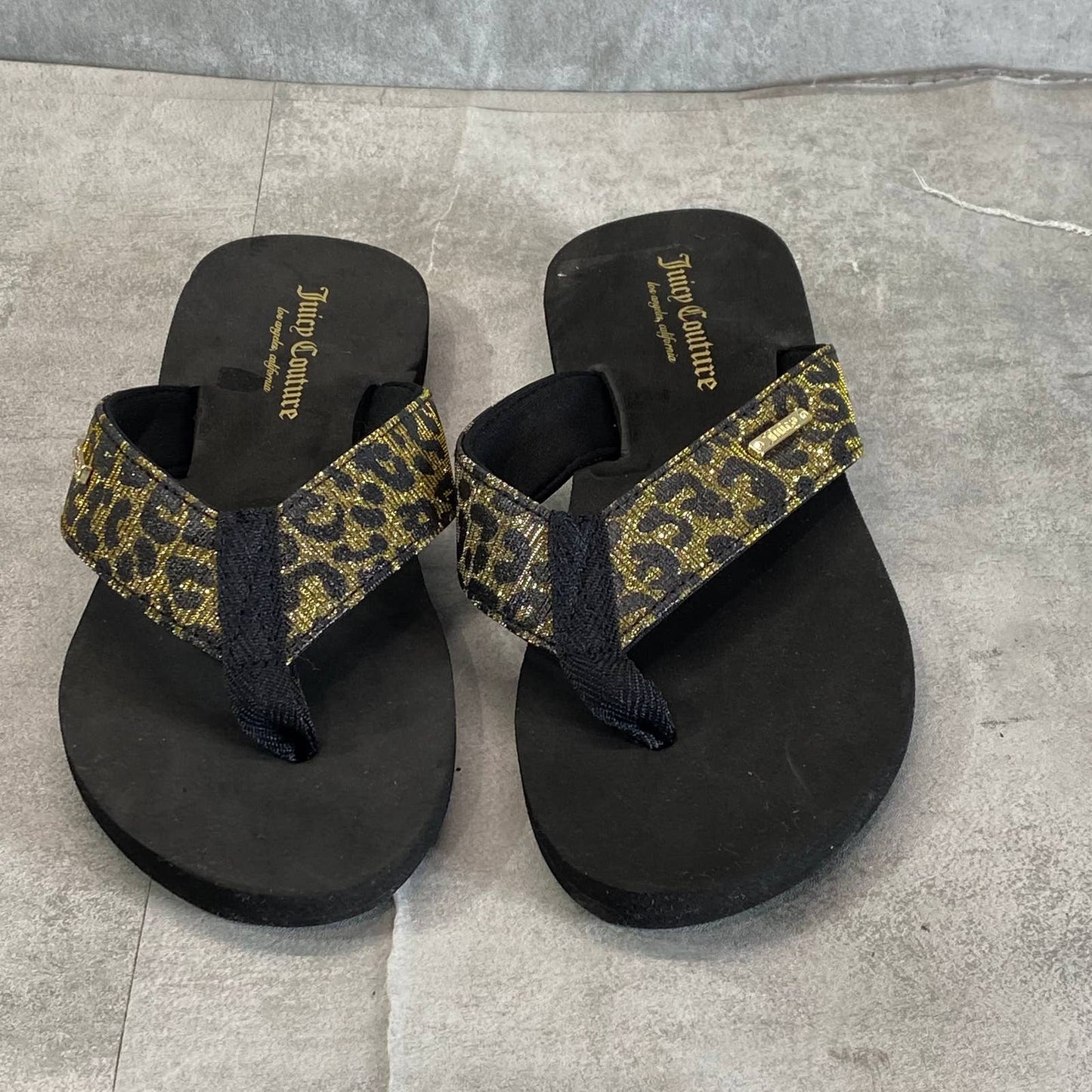 JUICY COUTURE Women's Black Chetah Print Smirk Memory Foam Flip-Flops SZ 8