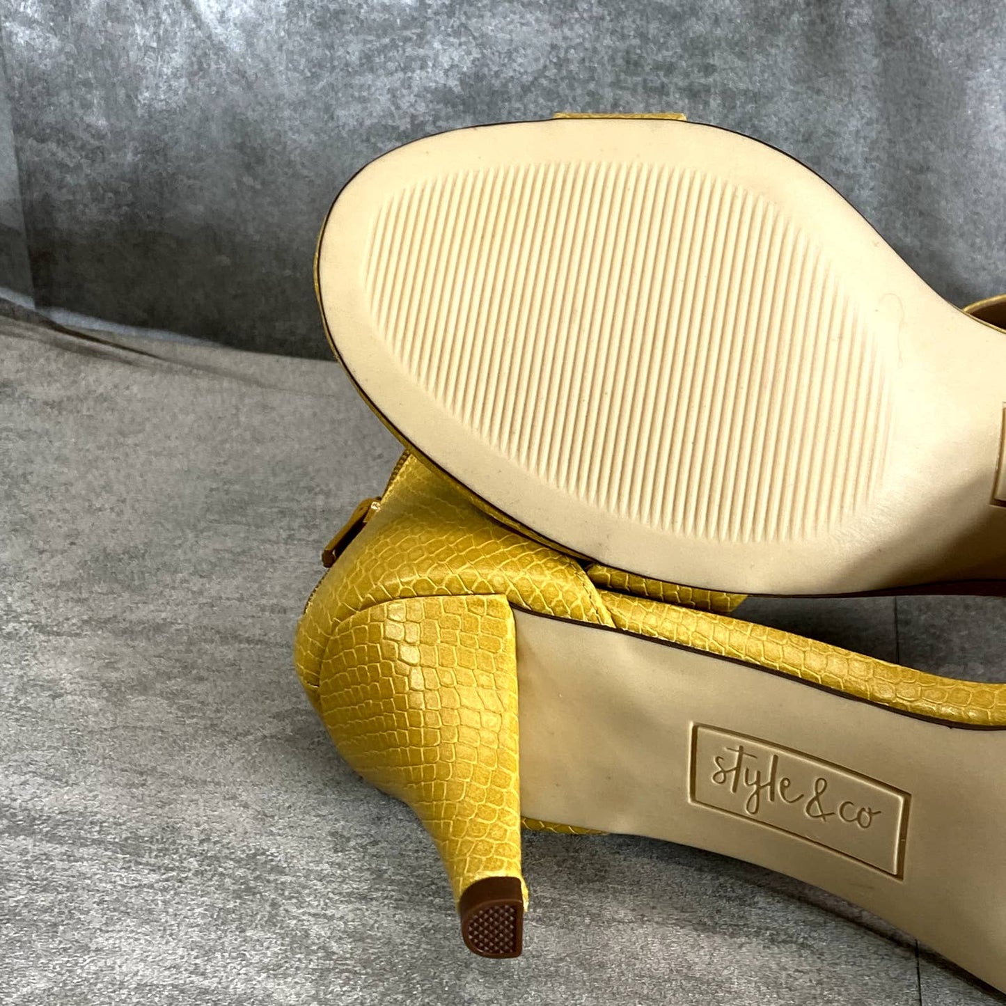 STYLE & CO Yellow Snake Embossed Paycee Open Round-Toe Two-Piece Sandals SZ 8