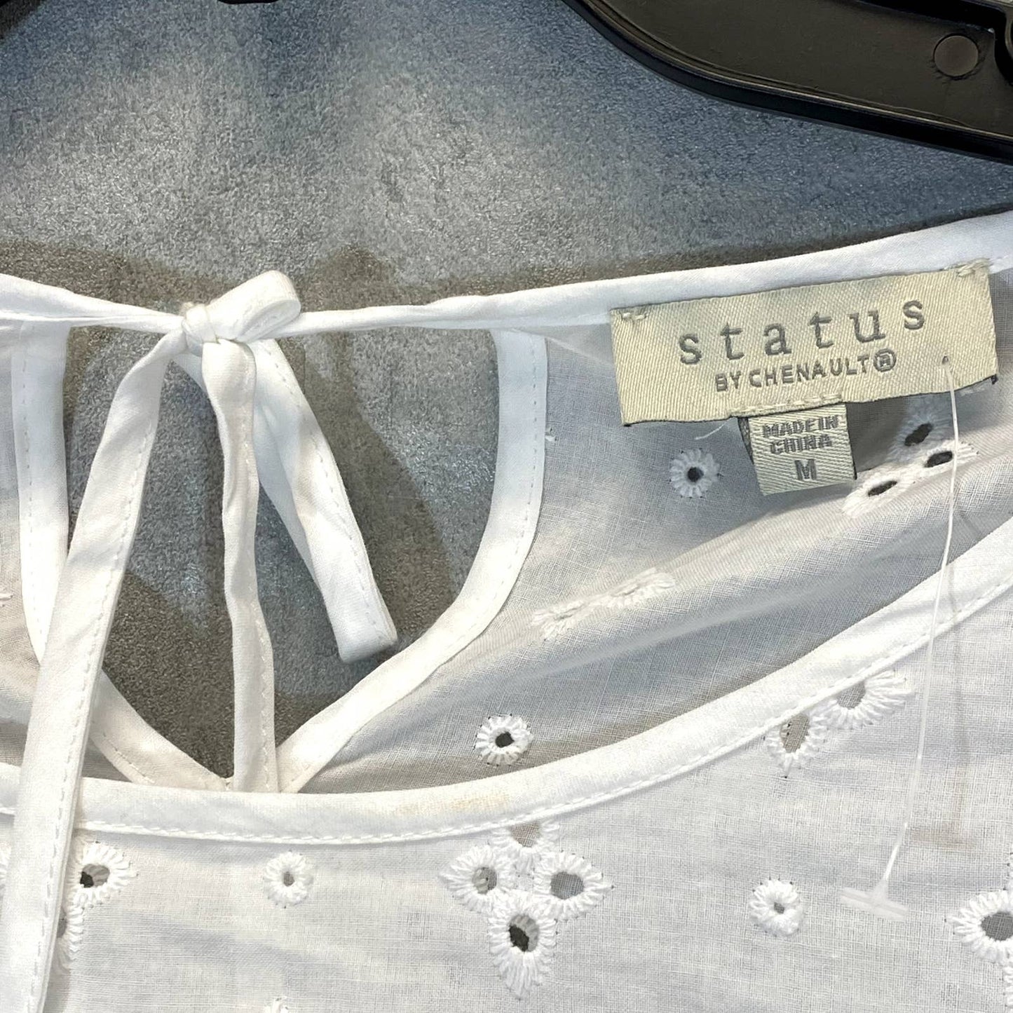 STATUS BY CHENAULT Women's White Eyelet Round Neck 3/4 Puff Sleeve Top SZ M
