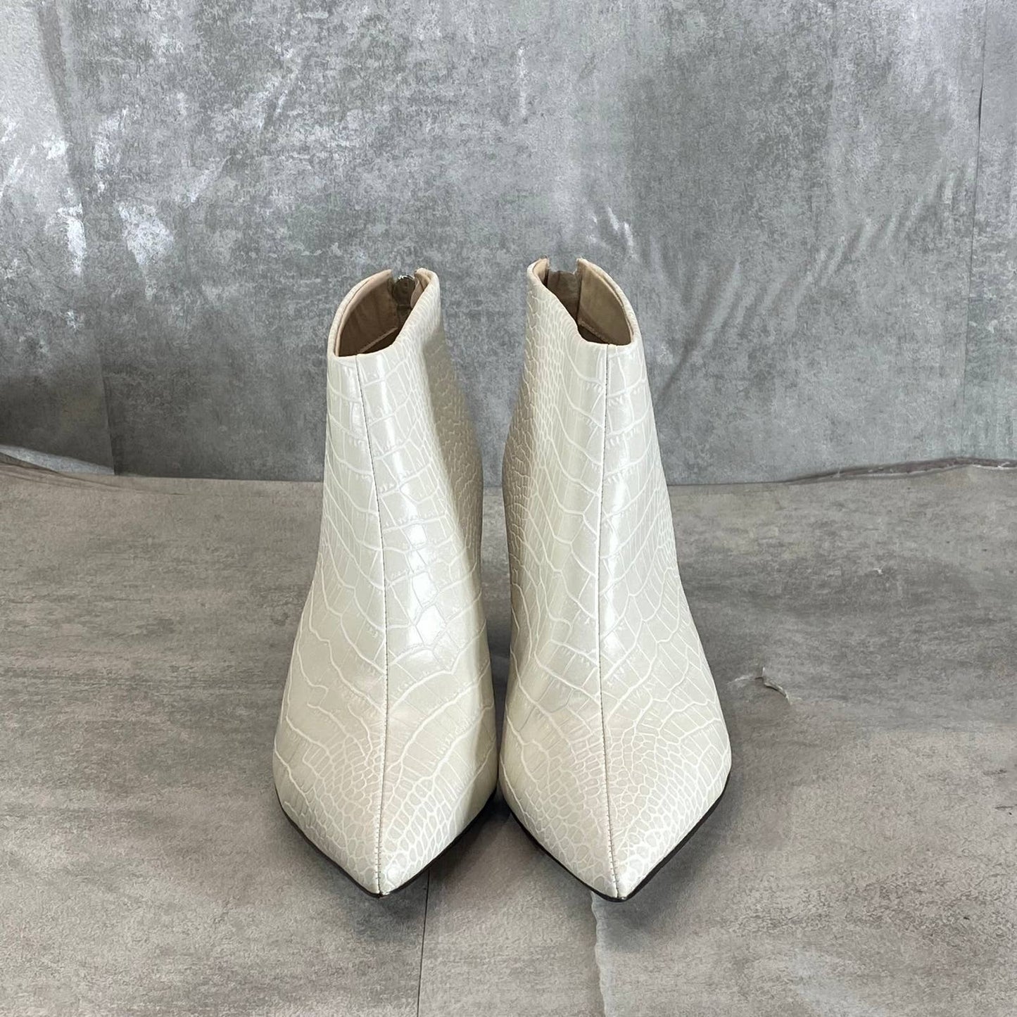 VHNY NEW YORK Women's White Croc Embossed Block-Heel Pointed-Toe Ankle Boots SZ6