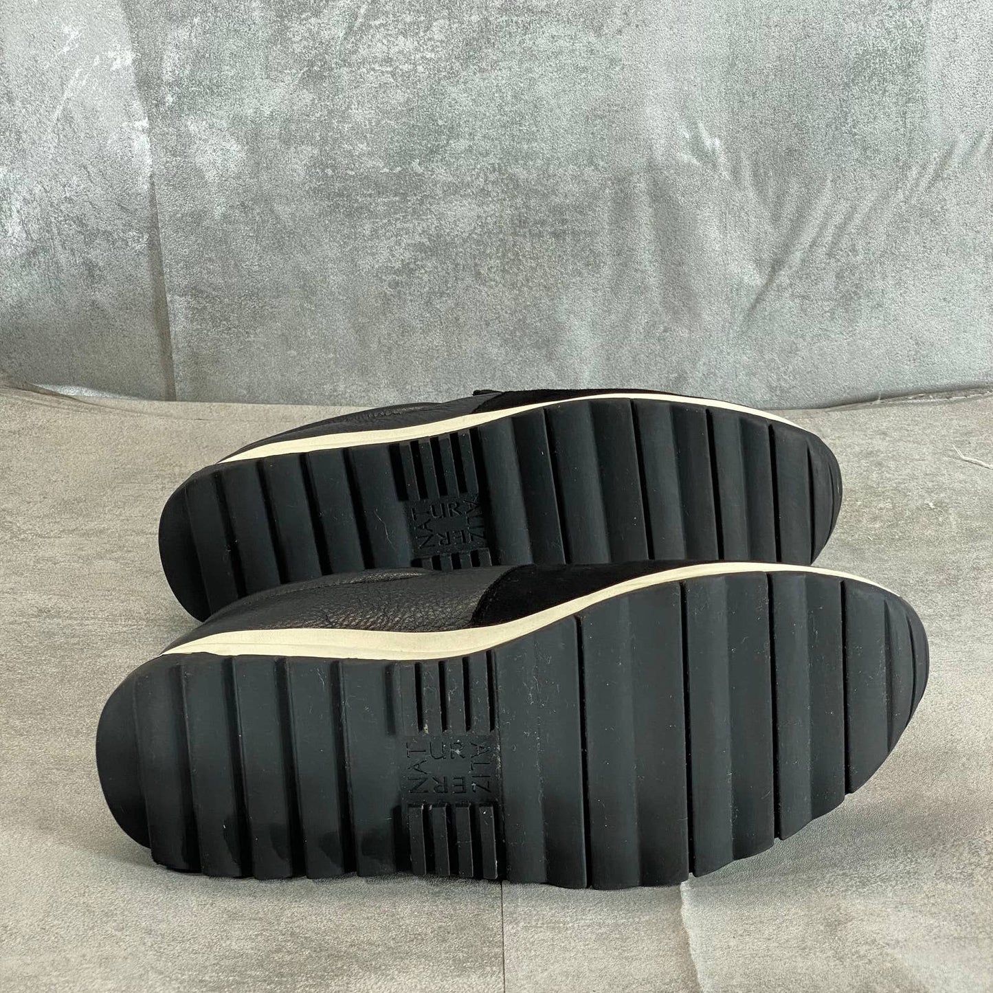NATURALIZER Women's Black Suede-Leather Selah Slip-On Sneakers SZ 7.5