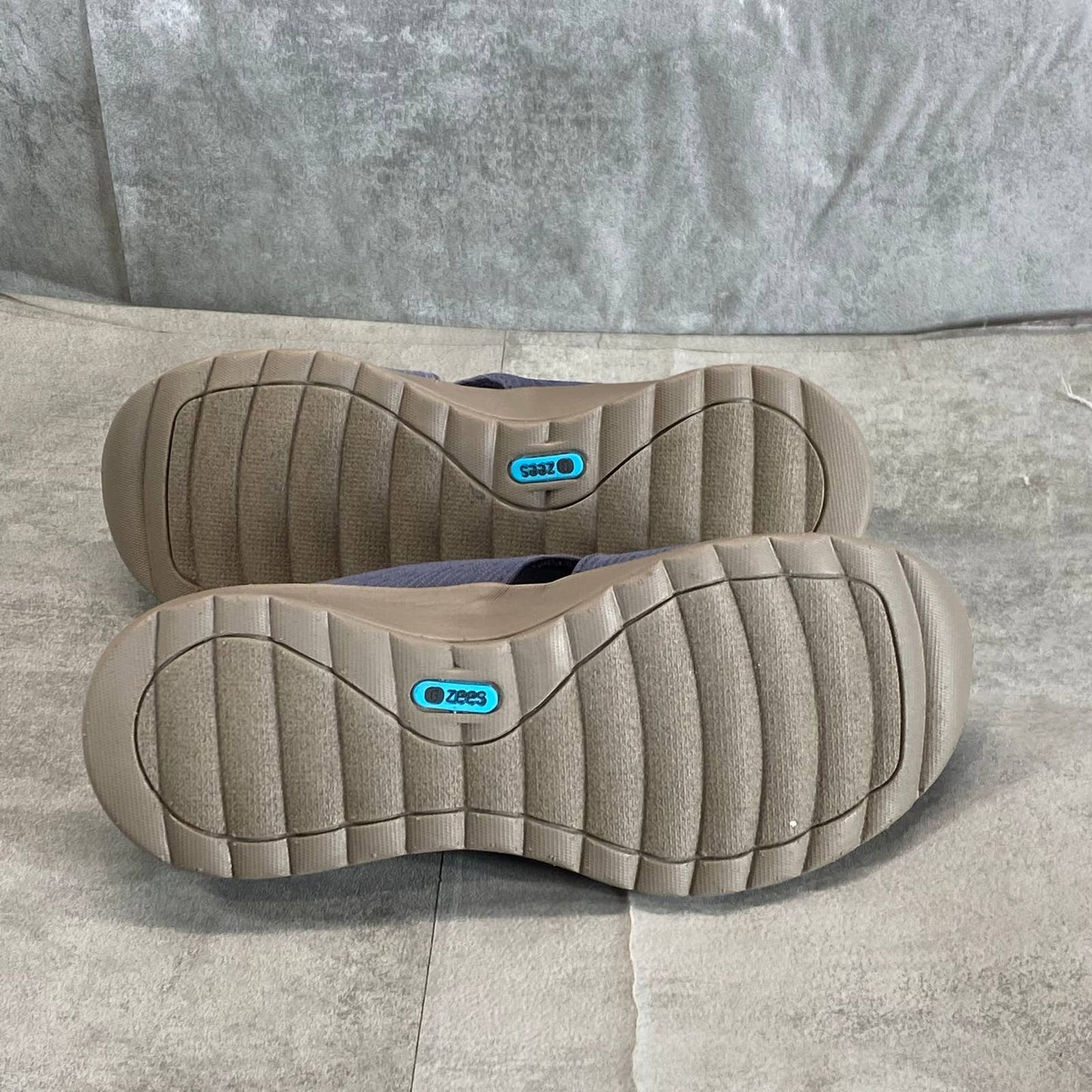 BZEES Women's Folkstone Gabby Front-Zip Washable Slip-On Mules SZ 6.5