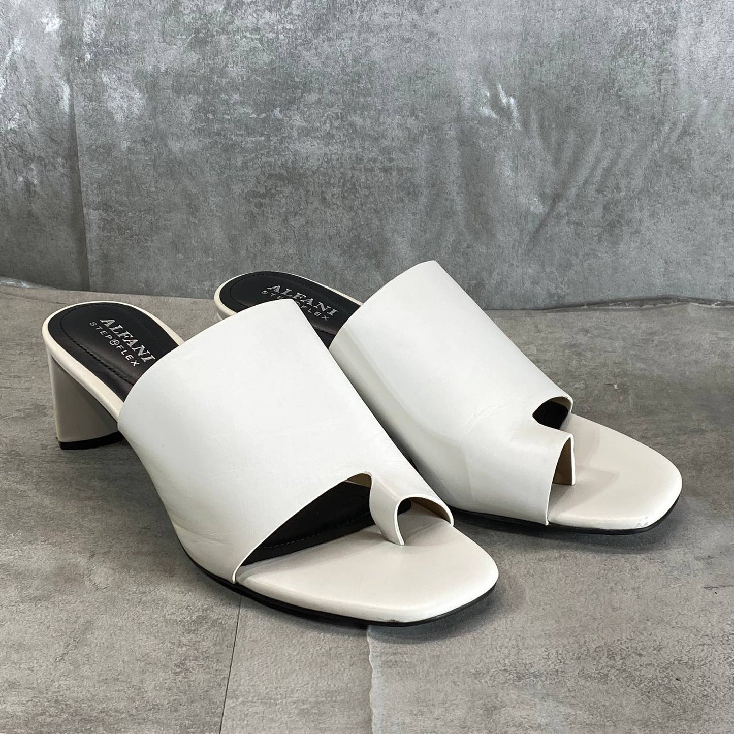 ALFANI STEP 'N FLEX Women's White Leather Colyerr Thong Slip-On Sandal SZ 10